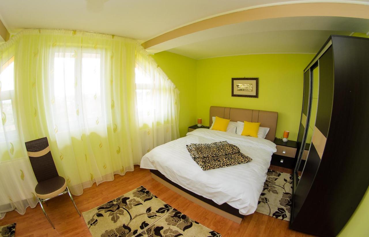 Casa Liana Hotel Oradea Buitenkant foto