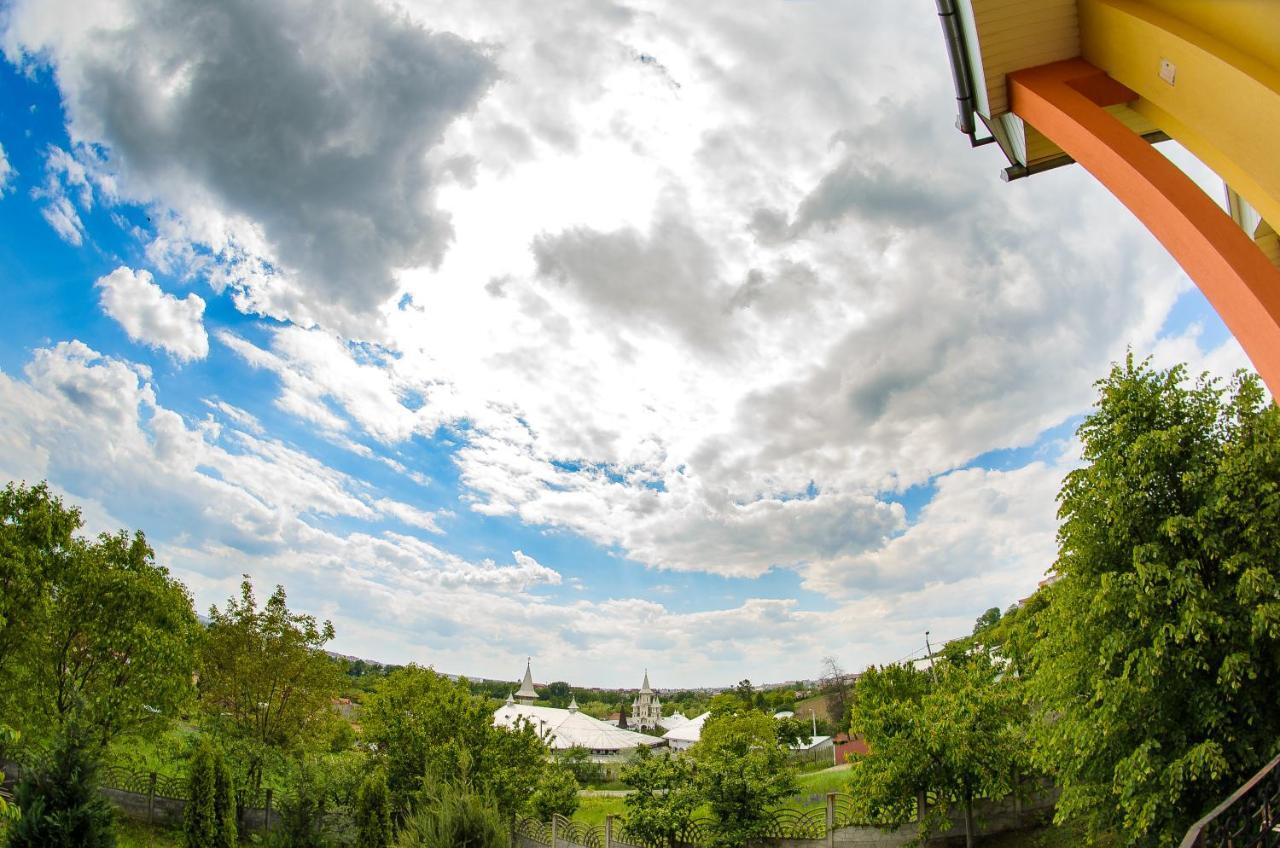 Casa Liana Hotel Oradea Buitenkant foto