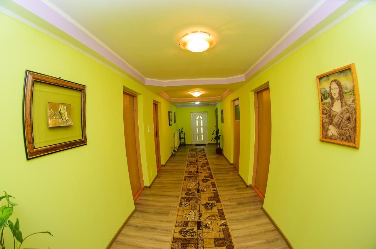 Casa Liana Hotel Oradea Buitenkant foto