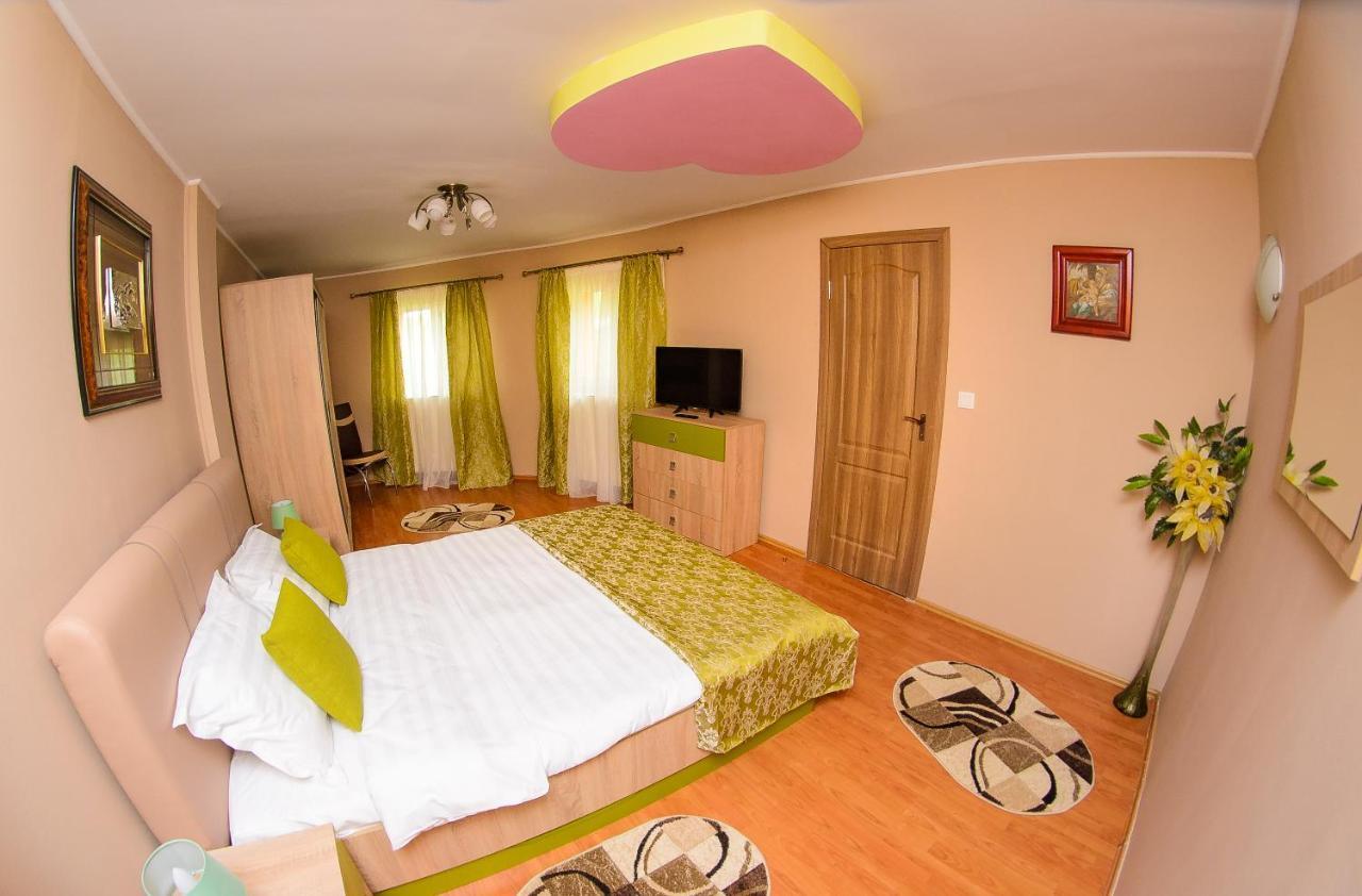 Casa Liana Hotel Oradea Buitenkant foto
